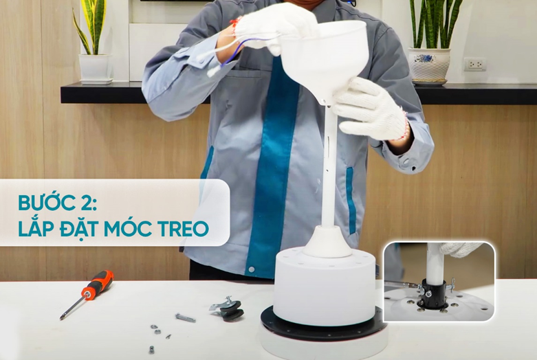 Bước 2: Lắp đặt móc treo
