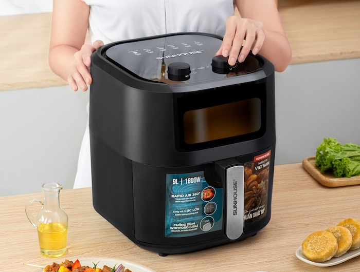 Nồi chiên không dầu có nút vặn với thao tác vặn xoay núm điều chỉnh nhiệt độ và thời gian như ý