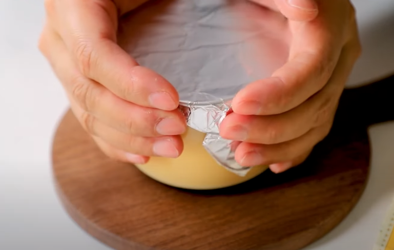 Bọc kín cốc bánh flan