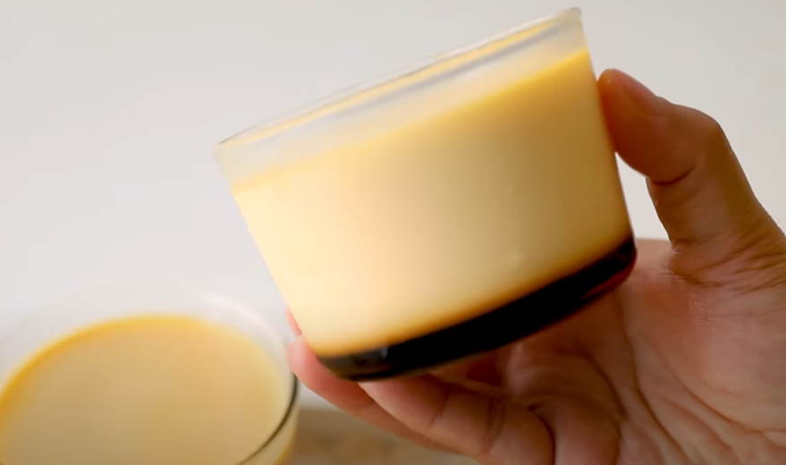 Bánh flan sau khi nướng