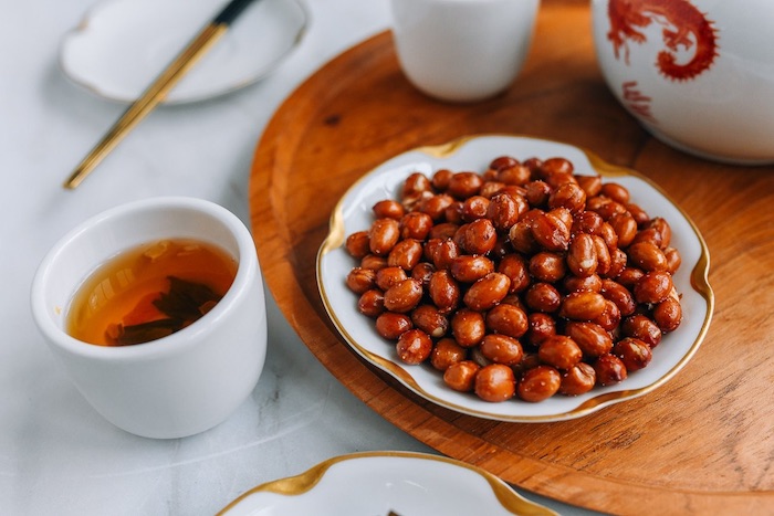 Lạc rang bằng nồi chiên không dầu vàng đều, béo ngậy
