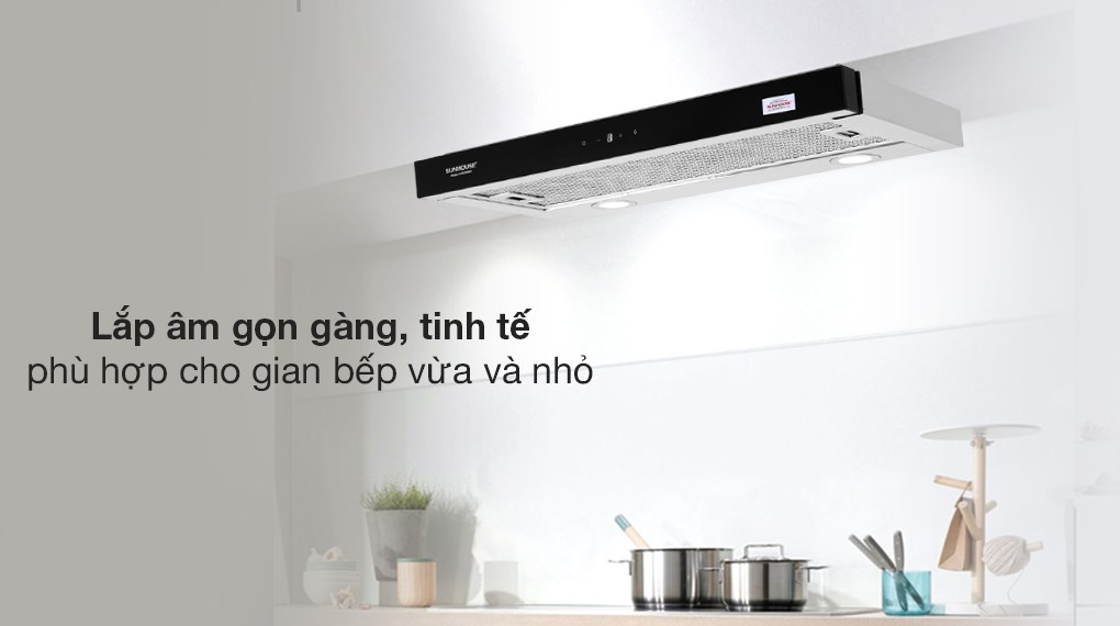 Máy hút mùi được lắp đặt gọn gàng