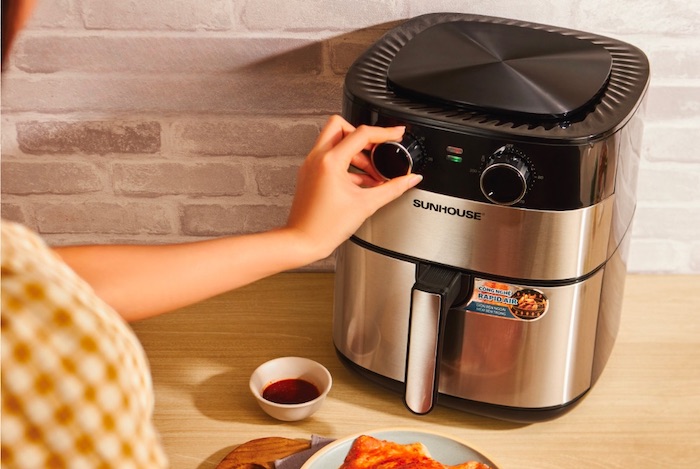 Điều chỉnh để làm nóng nồi chiên không dầu ở 180 độ trong 5 phút