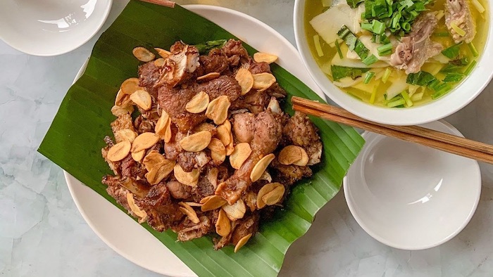 Vịt cháy tỏi sau khi nướng bằng nồi chiên không dầu vừa mềm ngon, đẹp mắt mà giúp món ăn tăng giá trị dinh dưỡng