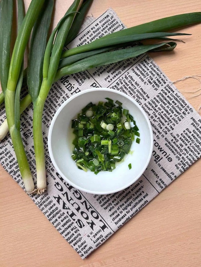 Làm mỡ hành để rắc lên hàu