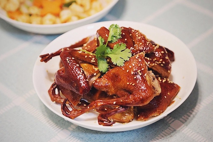 Trổ tài làm ngay bồ câu nướng mật ong bằng nồi chiên không dầu