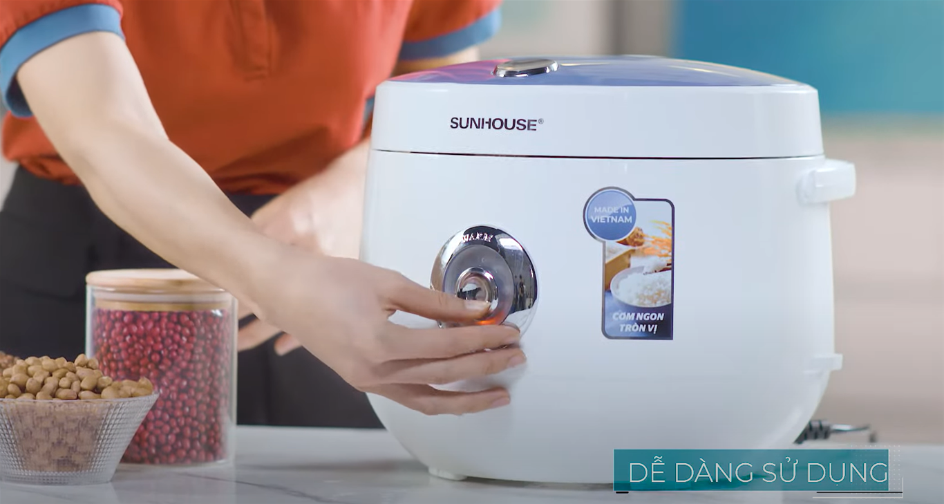 Không gạt nút Nấu/Cook quá nhiều lần để tránh cơm bị sượng khi nấu