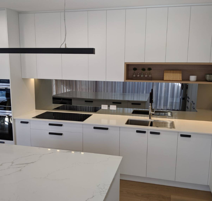 Đặt bếp hồng ngoại xa các thiết bị di động