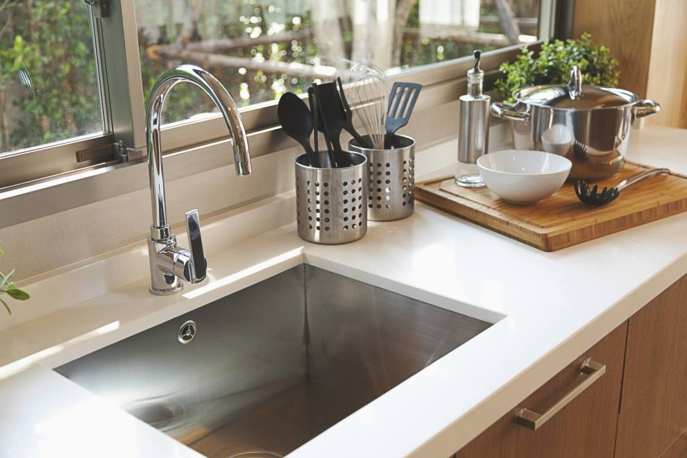 Đặt bếp hồng ngoại xa bồn rửa