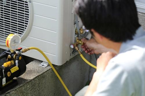 Máy lạnh xì ga phải làm sao? Nên làm gì khi điều hòa hết ga? 3